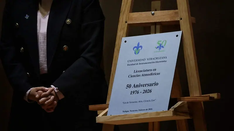 Develan placa por 50 años de Ciencias Atmosféricas en la Universidad Veracruzana